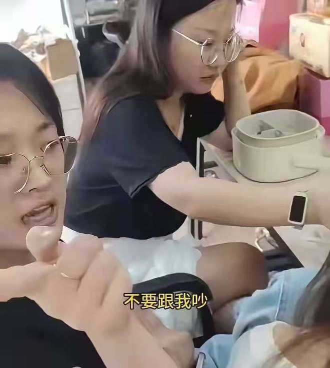 杭州外卖白嫖女事件，没想到居然大快人心了5月24日女白领在杭州点午餐外卖。外卖小