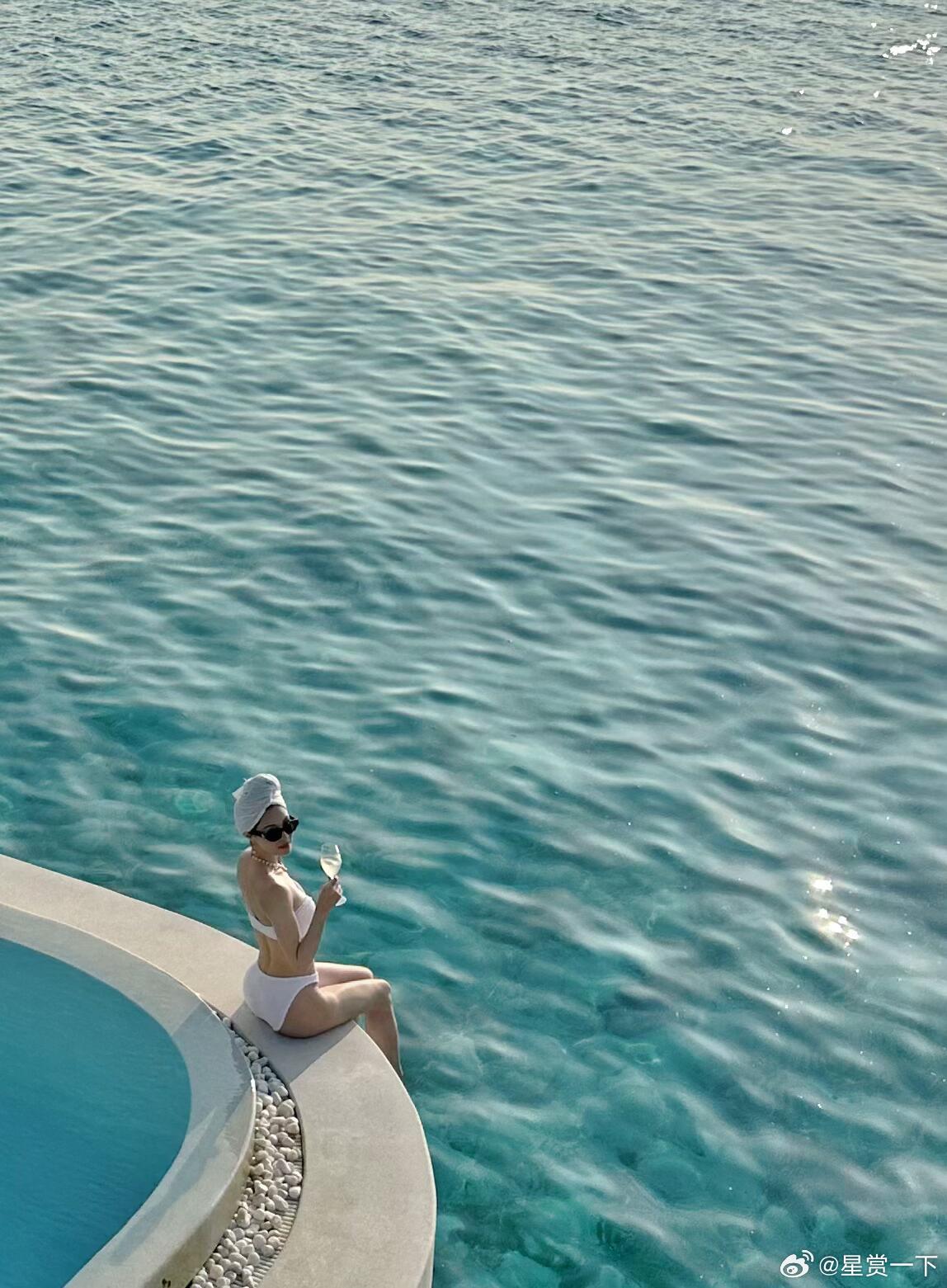 钟楚曦马尔代夫泳装大片