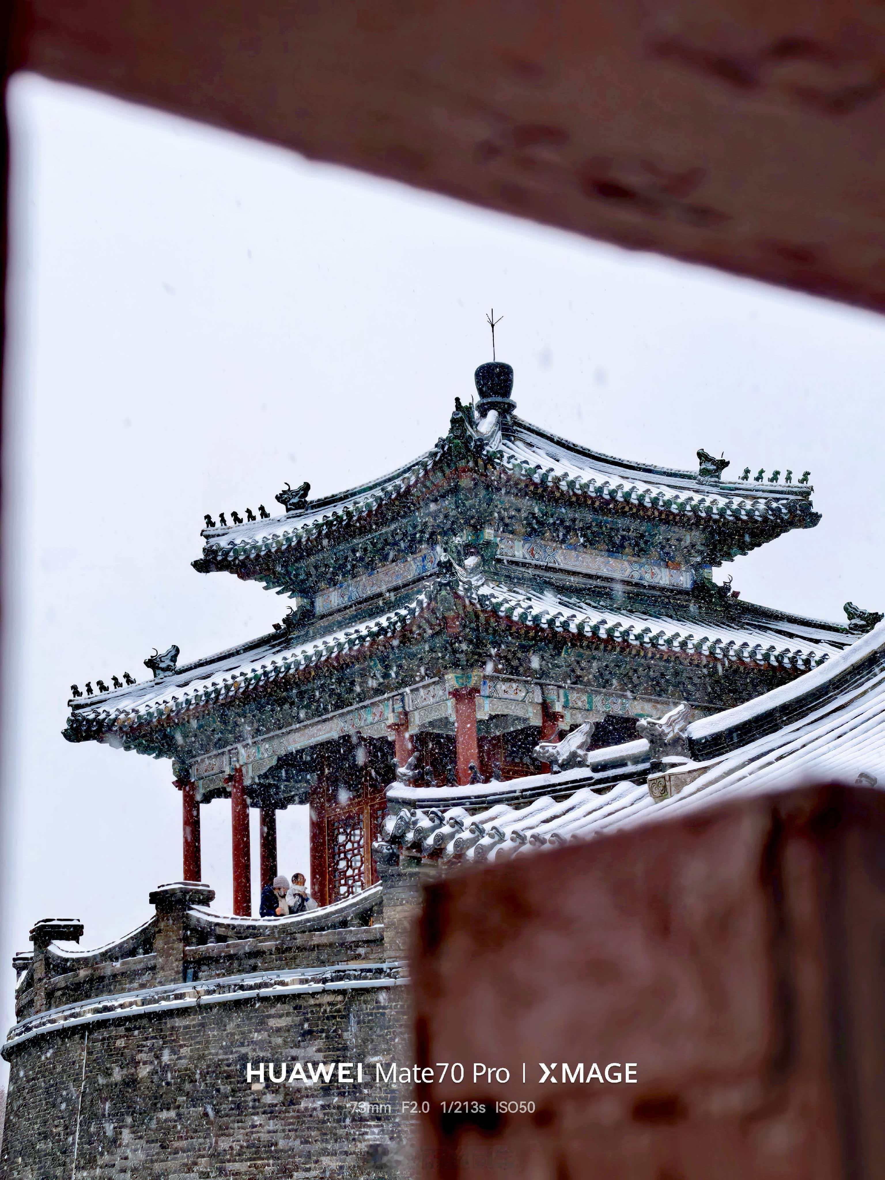 邯郸也下雪啦，一起欣赏下雪中的丛台古城楼吧！小时候下雪的话就会跟同学兴致勃勃的冲