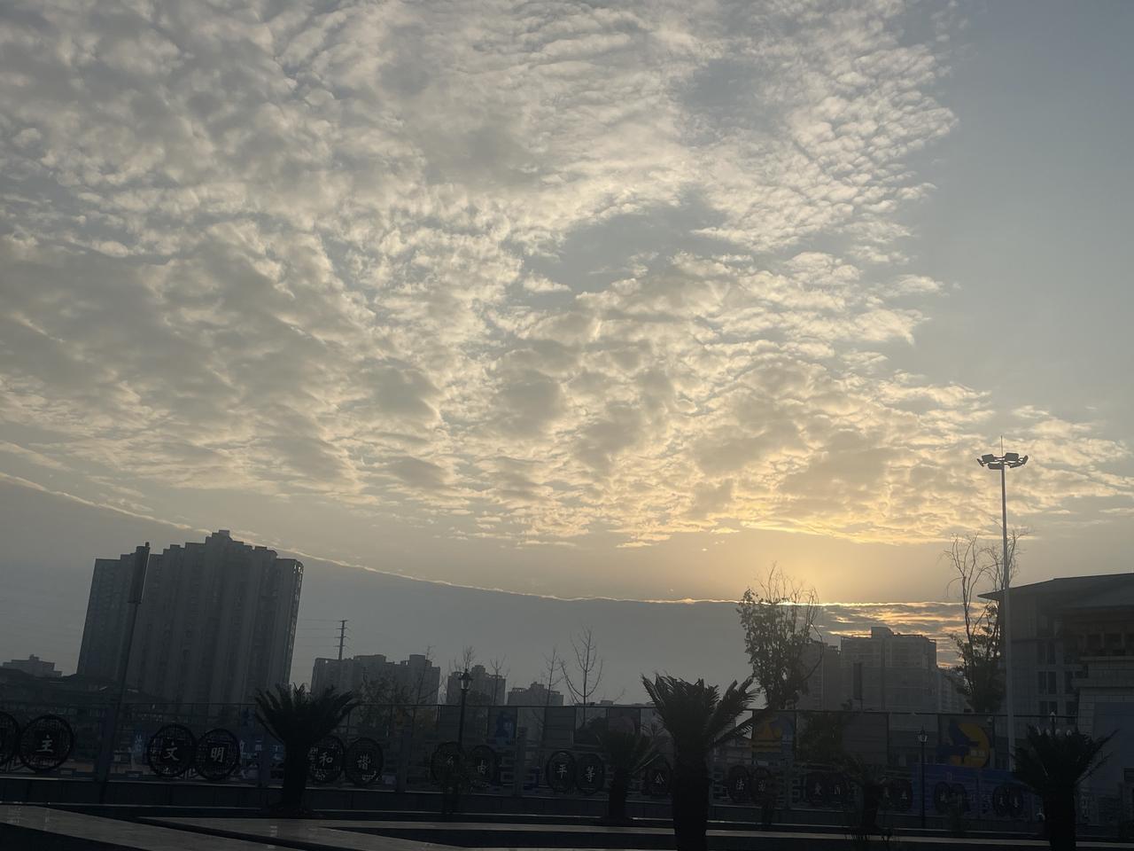 当代中小学教师十大傻一傻：不放弃每个学生，去雕朽木二傻：为了管教孩子去动手