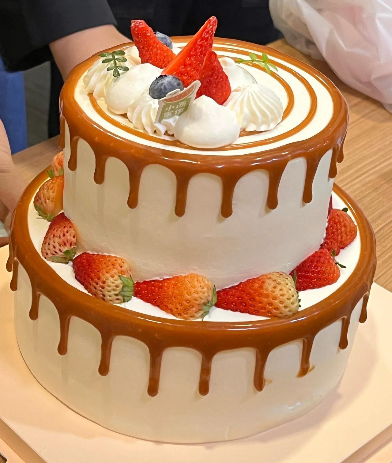 近日，河南省周口市一蛋糕店走红网络。纸杯蛋糕只要1元钱，4寸蛋糕只要10元，6寸