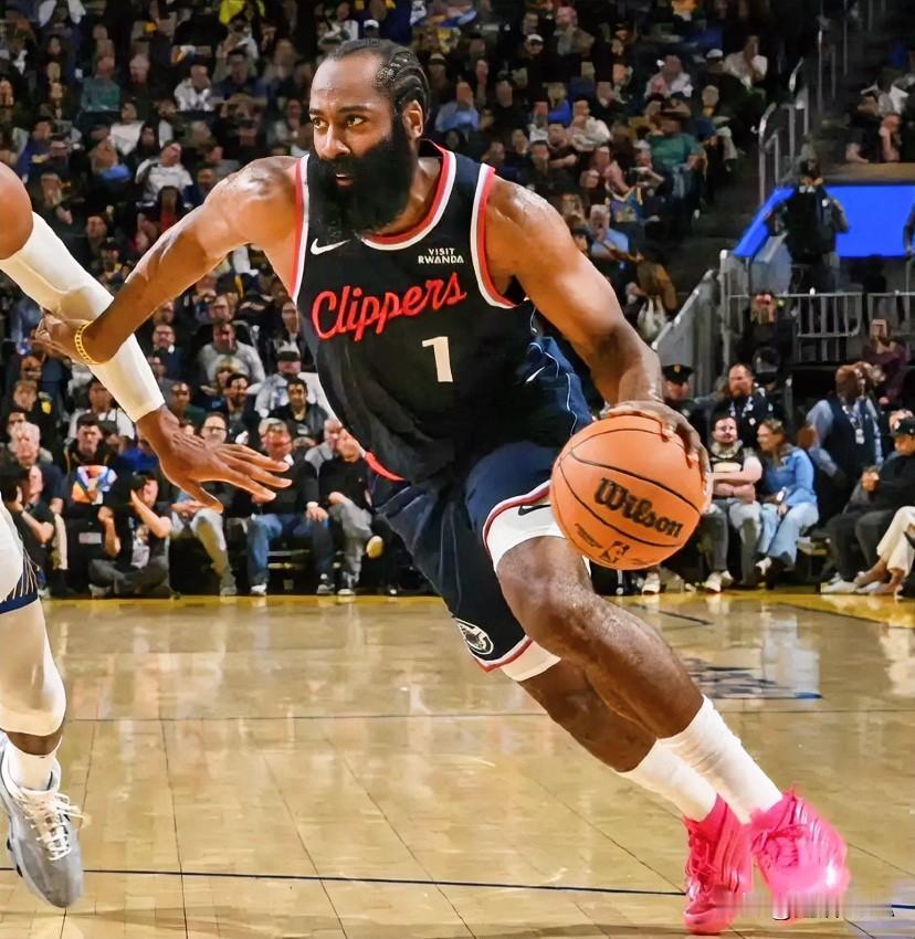 哈登转型成功——哈登性格本来就比较低调，只不过大学时期太厉害，不得不得分