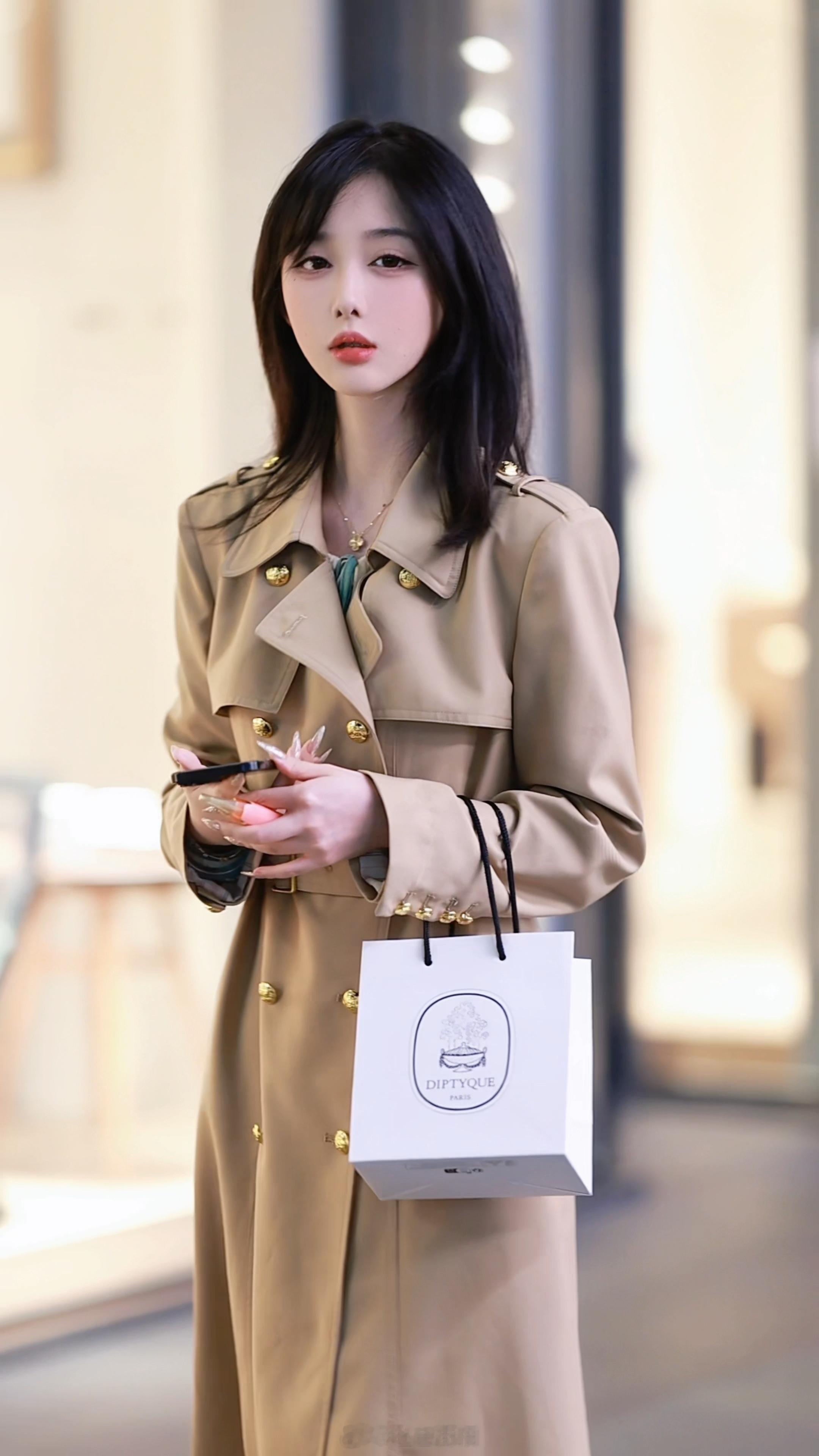 【成都街拍】周五，宝贝们早安！丨摄影拍照每日穿搭