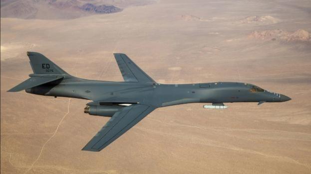 低空惊魂：一只鹈鹕如何击落美军2.8亿的B-1B轰炸机