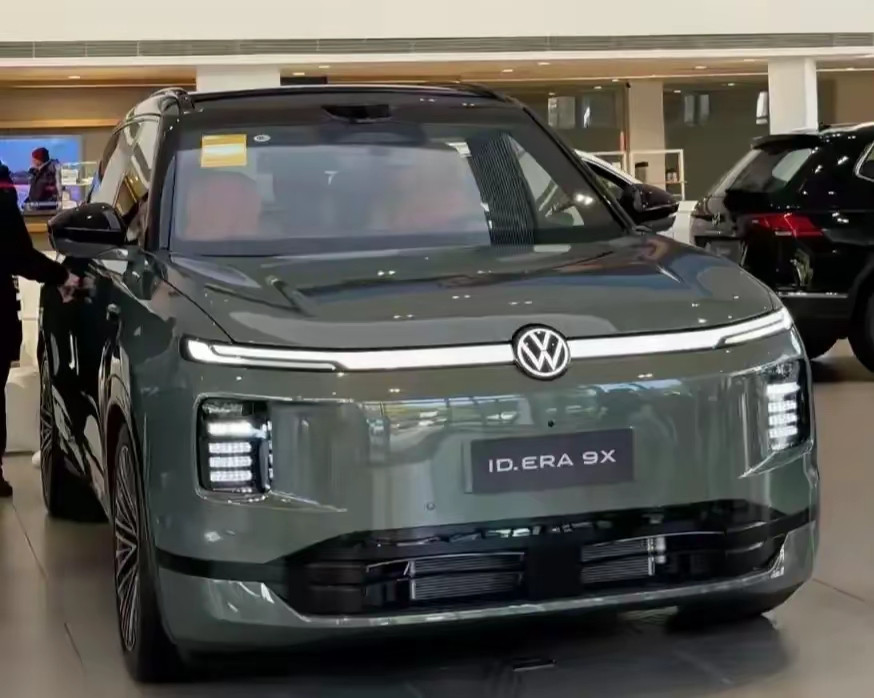 大众这次是真的“杀”疯了！预售32.98万起的ID.ERA9X，直接把合资旗