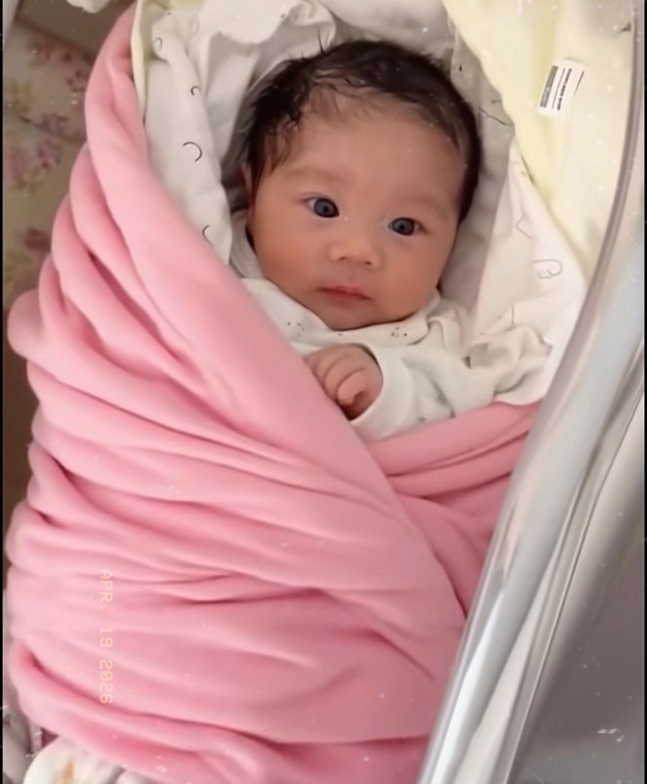 我们单位以前有个领导，家里条件一直不错，就是一直没孩子，后来托关系抱养了一个小男