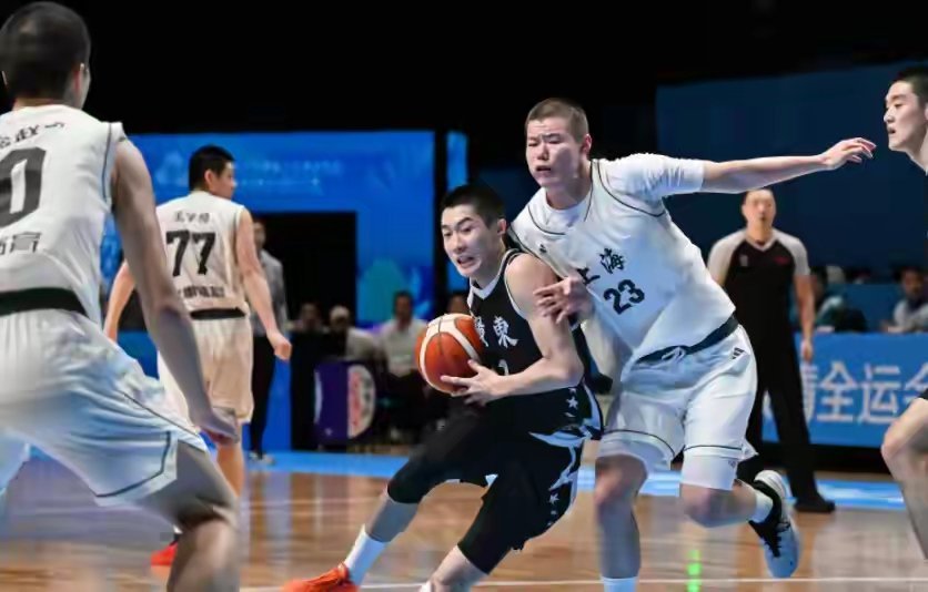 大冷门！广东U18男篮掀翻争冠大热，东道主逆袭杀进全运会决赛谁能想到！2025全