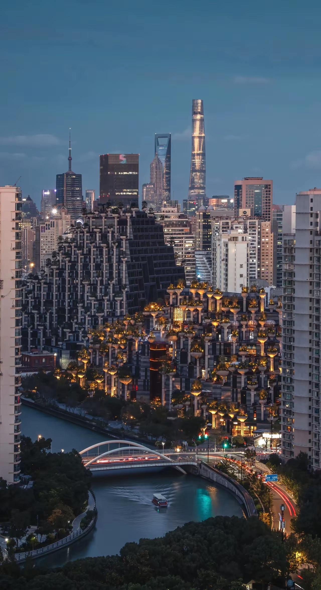 明年起微信发送给私聊好友所谓色情图片、视频都违法。大家得特别注意别再发了。问题来