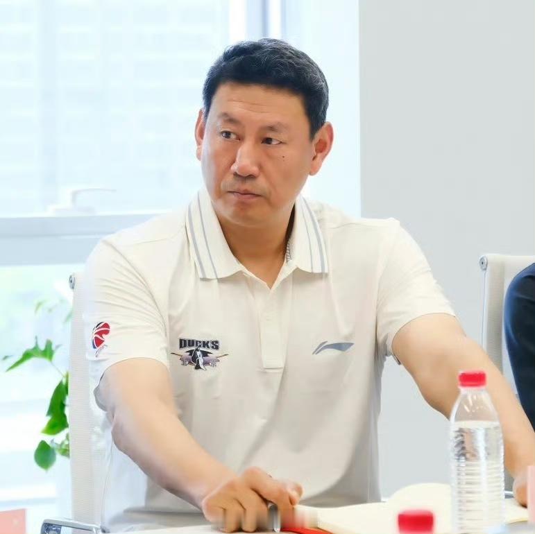 CBA格局迎来重构，上海失内线支柱，北京首钢欲卷土重来这个休赛期，卫冕冠军上海