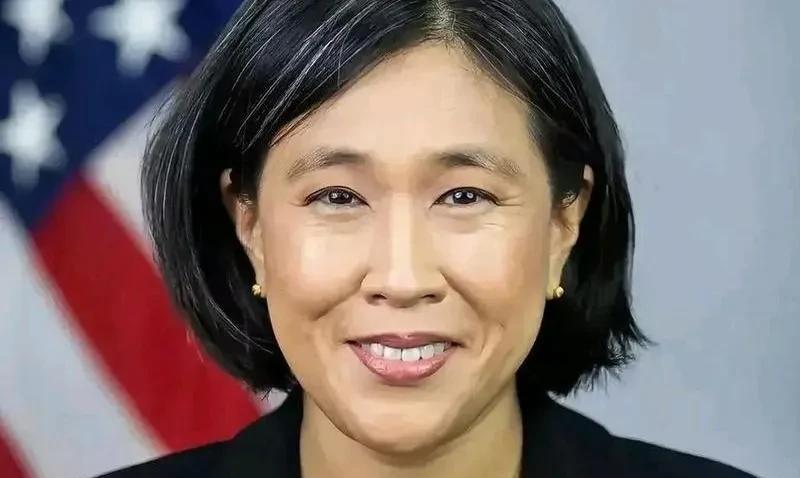 给老美出这个馊主意的竟然是这个华裔商务代表戴琪提出来的，全国人民都笑了！老美