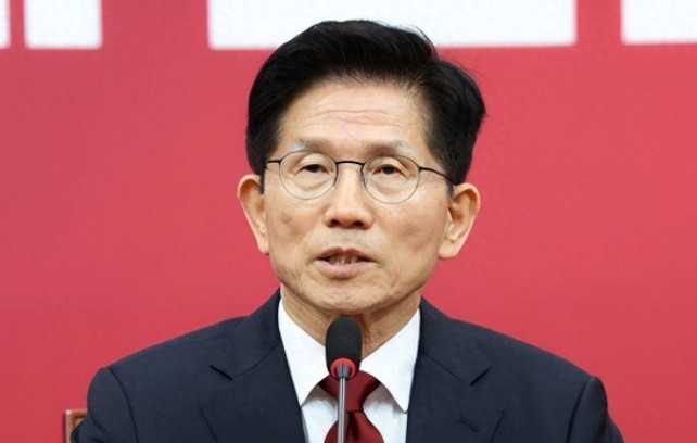 韩国执政党表示金文洙和韩德洙必须单一化，金文洙一定要表明立场