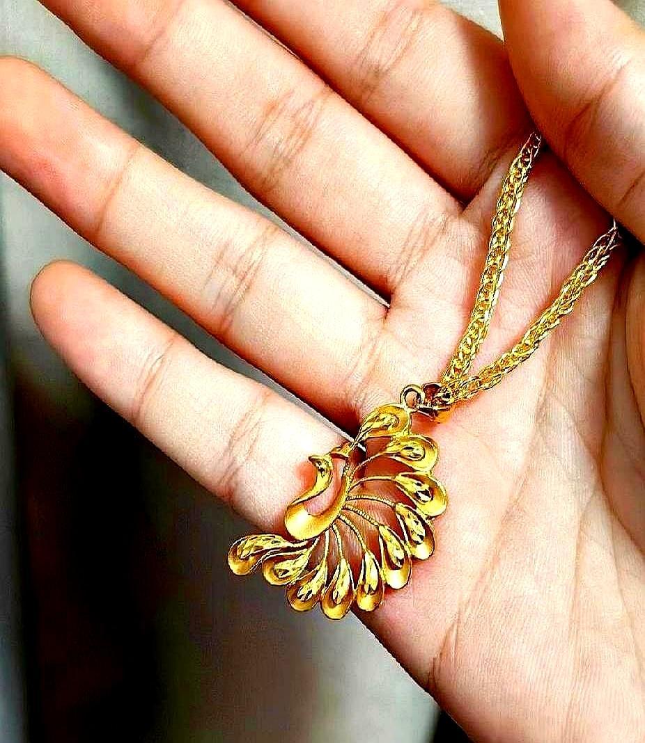 十年前，一条4.8克的小福袋花1248元。今天，它值5000多，直接翻四倍。钱没