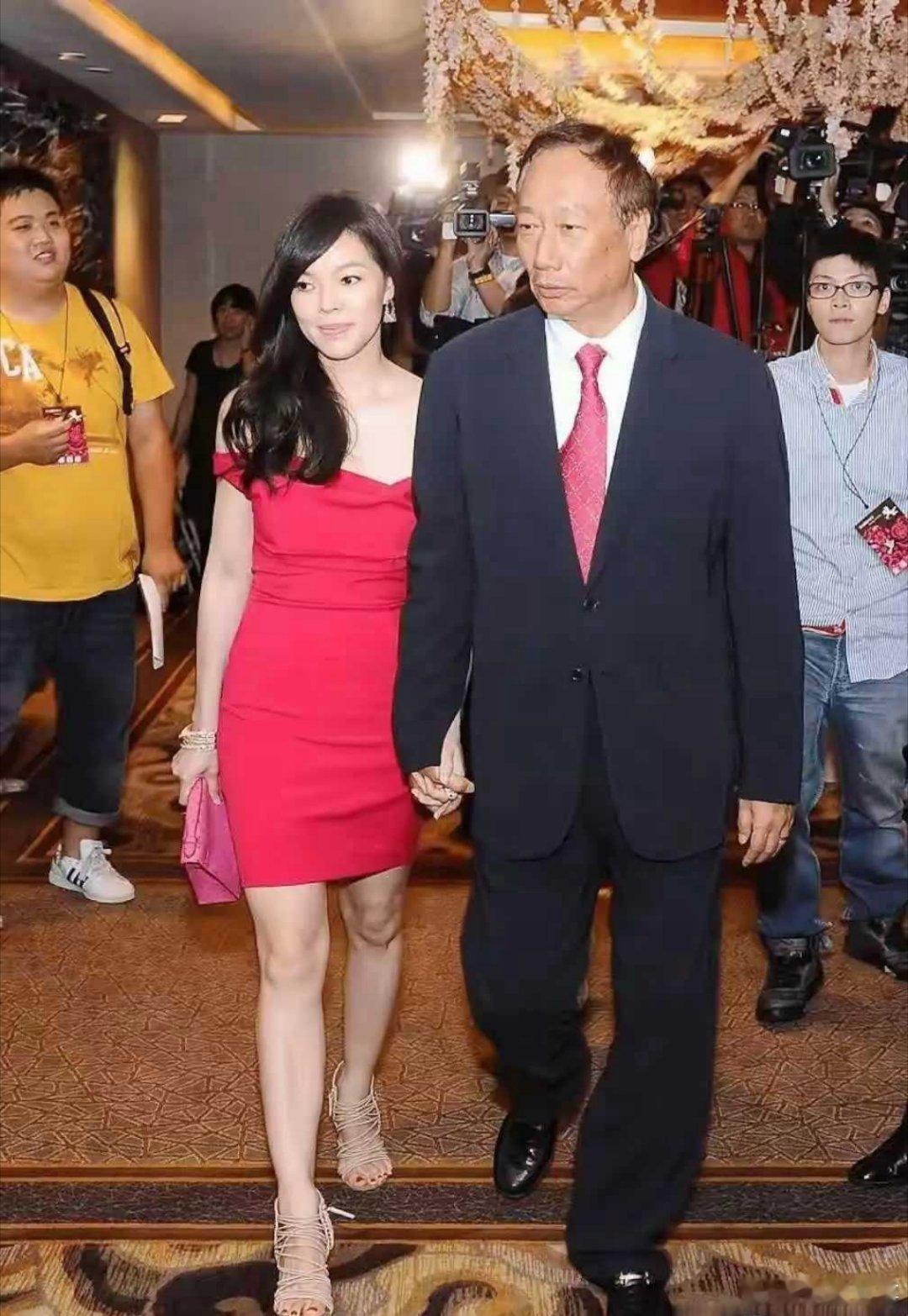 郭台铭，75岁了原以为曾馨莹会是他的终极幸福，看来他皮痒痒了错过刘嘉玲，错过林志