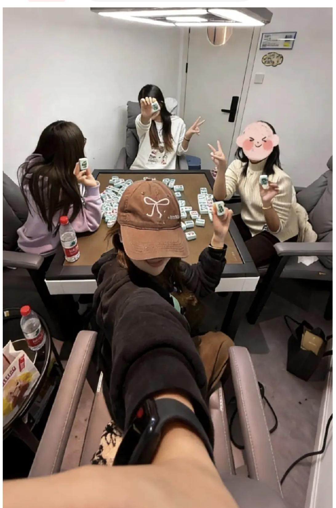 同事打麻将蹲了10天，出来说的话让我后背发凉他说里面的不少女性，都是为了生