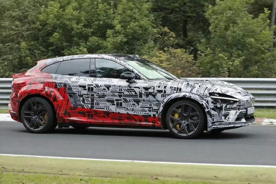 小米三款新车齐曝光小米还有三台新车，大型家用SUVYU9，旅行版的YU7GT