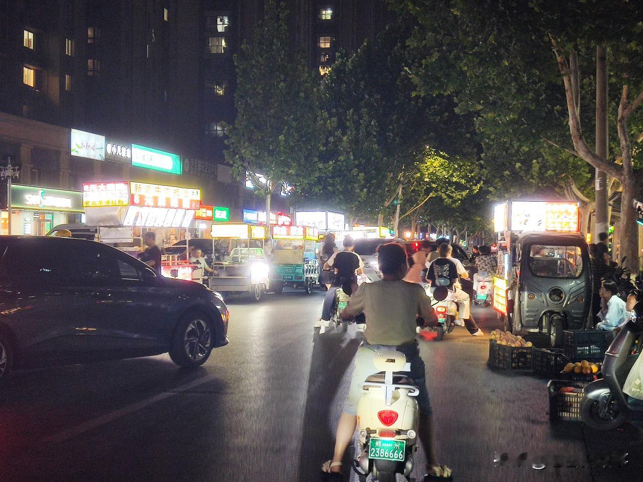 郑州街头占道、堵路流动摊点随手拍:汝河路上的这段儿路真堵！2026年6月11日
