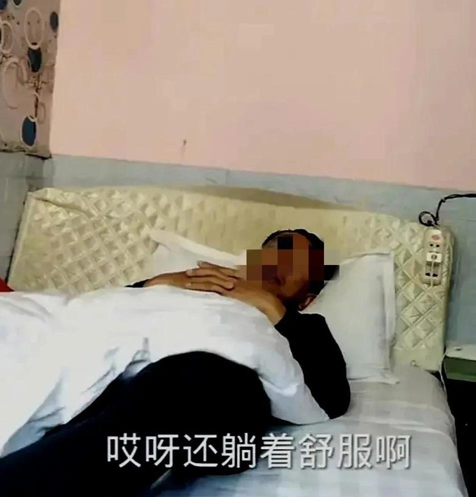在贵州九坝的避暑生活快要结束了。所以说我的避暑生活。因为住的避暑房是套间，两人