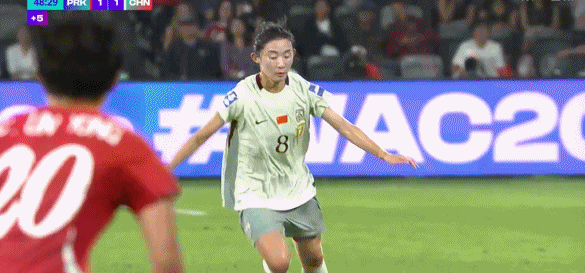 牛！女足亚洲杯小组赛第3轮上半场，中国女足2-1反超朝鲜女足。比赛上半场补时最后