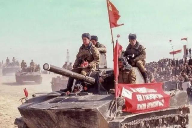 苏联入侵阿富汗，中国为何与美国一起支持阿富汗的抗苏游击队？Claude对此解答：