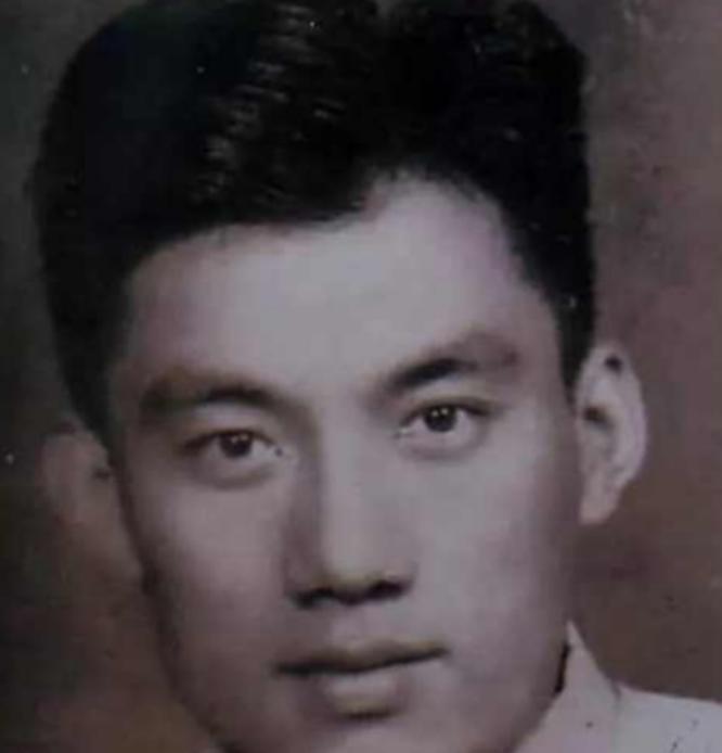 1943年，地下党员李振远遭遇日军严格盘查，眼看身份即将要暴露，这时他两岁的女儿