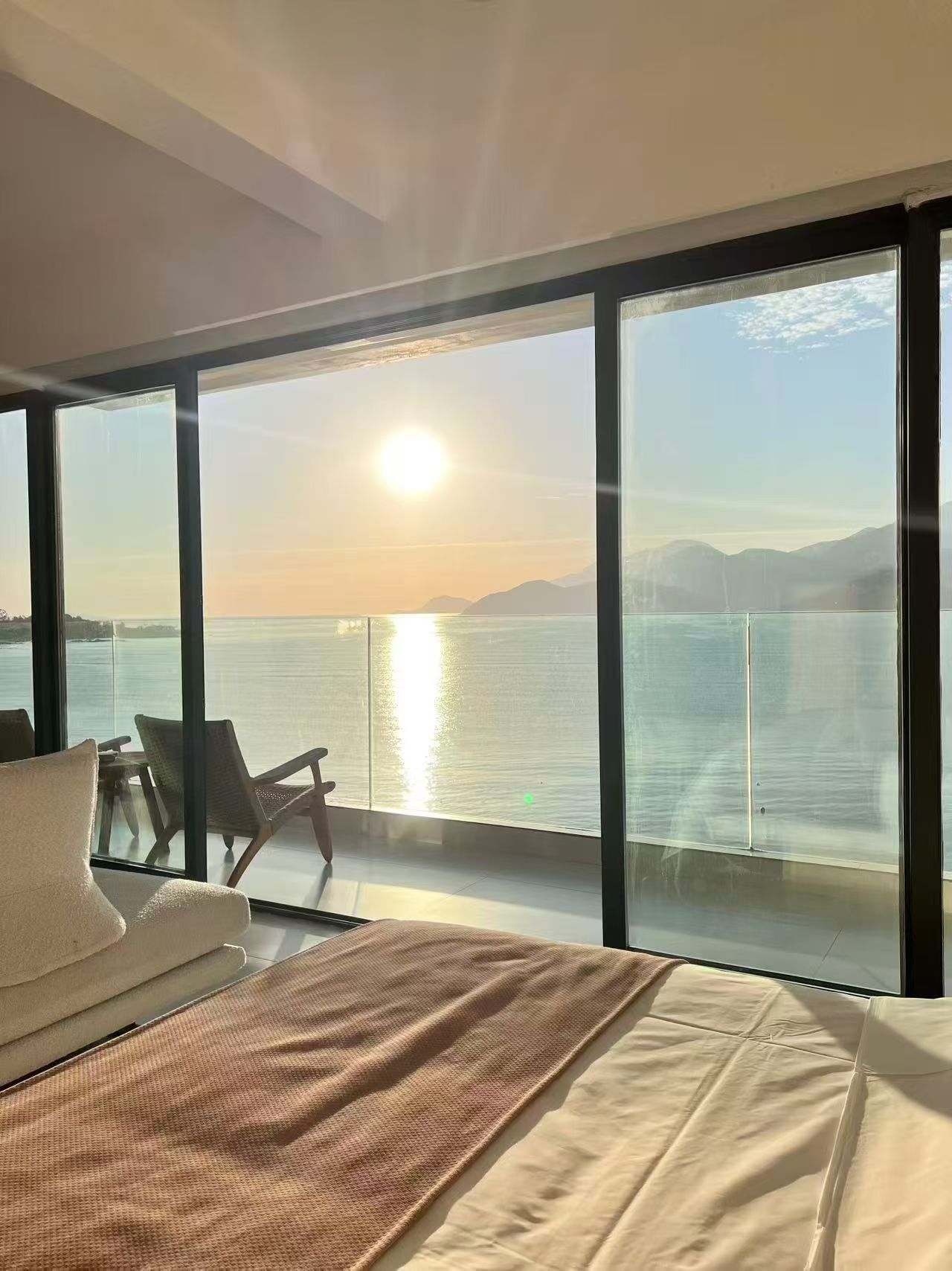 提升自己的十条习惯:1、多睡觉。2、多看书。3、金钱，可以解决99%的问题。4、