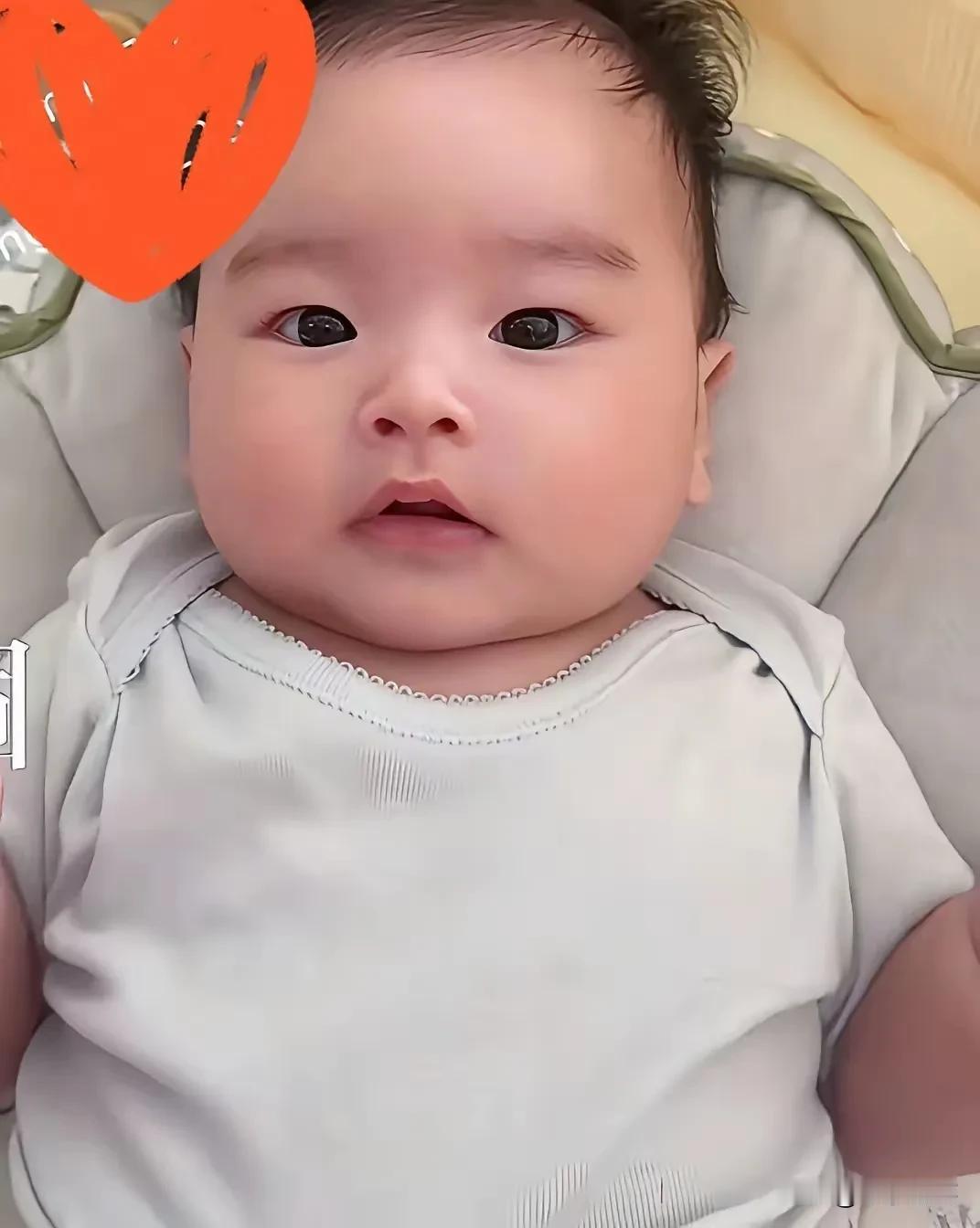 太神奇了！汪小菲小儿子完全避开父母长相，完美隔代遗传张兰。端午假期马筱梅晒