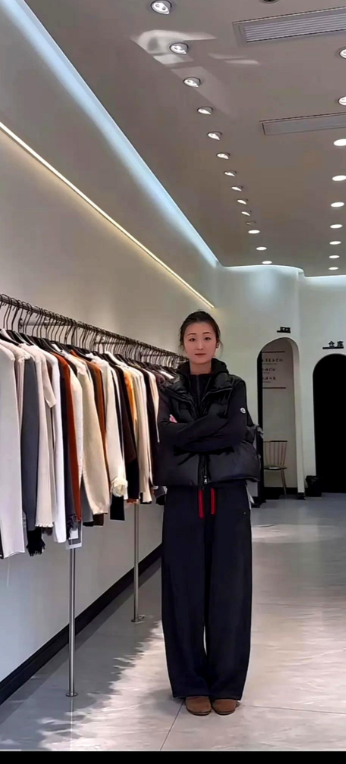 陈亚男不是不想红，是没人愿意为“前儿媳”这个标签再掏钱包了。当初靠大衣哥火起来