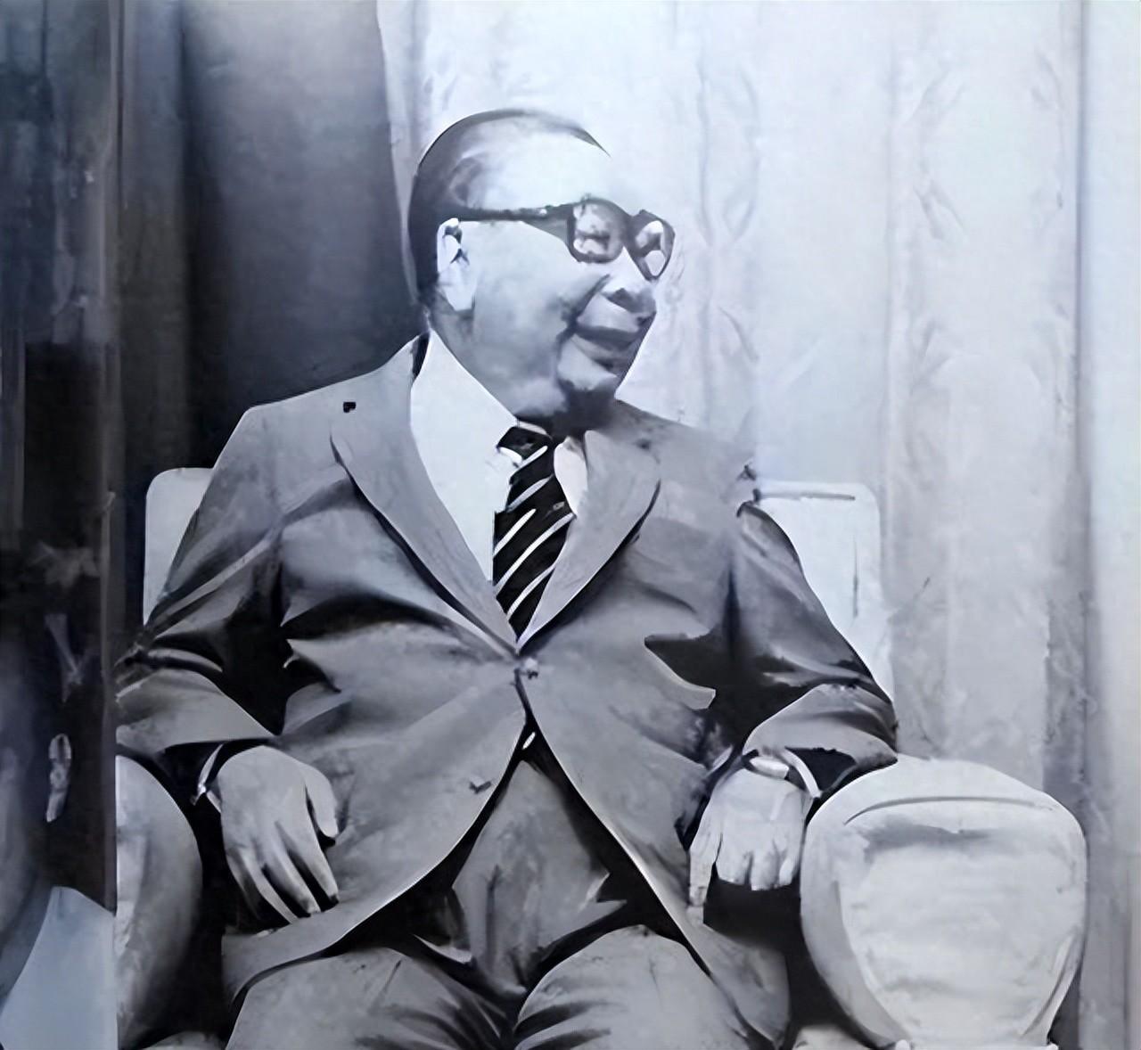 蒋经国下班回家后，什么事也不做，就喜欢在床上躺着 1988年1月13日清