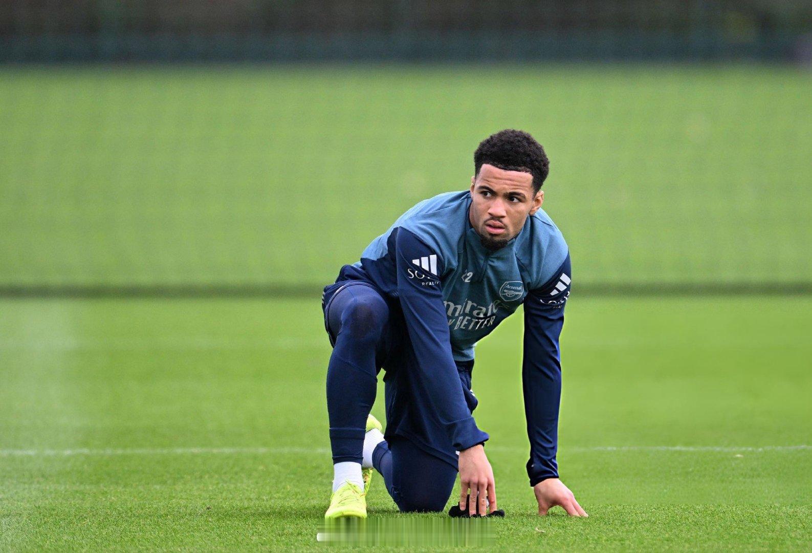 阿尔特塔谈恩瓦内里缺少比赛时间：“和其他面临类似情况的球员一样，他以最佳方式准备