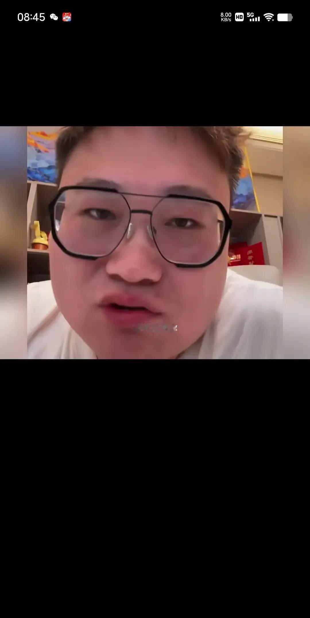 都是洞3月18号发视频说团队散了，镜头里就他一个人，背景板还是原来LOGO但灯没