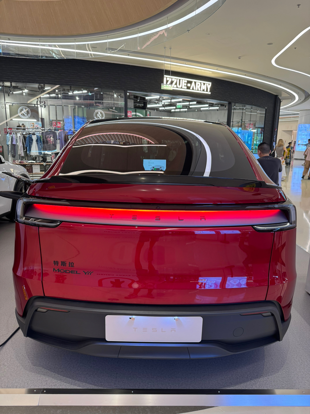 空间魔术师，值得所有国产车企学习！六座的车型有很多，最近上市的理想i8、乐道L