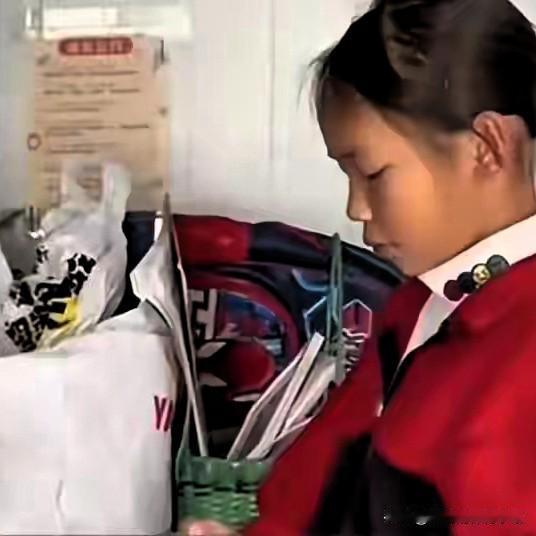 贵州一男子哥嫂双亡后，他纠结要不要接侄女回家，妻子一句话让全网破防！哥嫂半