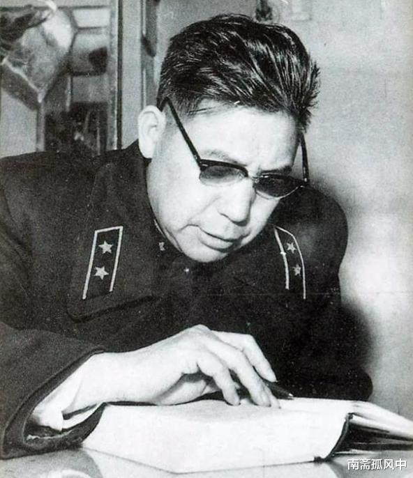 1950年,<em>吴瑞林</em>为什么要在朝鲜公路炸石头?毛主席听后:不简单哟