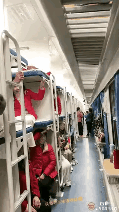 卧铺票不好买的原因找到了，以后不敢买卧铺票了我今年出差就在车厢里遇到了这种情况