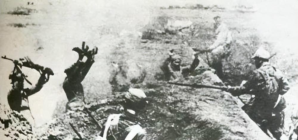 1934年，马家军在新疆迎战哥萨克骑兵，战场上马家军将士杀得正酣，连呼过瘾！1