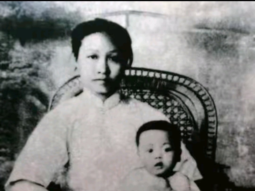 赵一曼在前往刑场时在列车上写给年幼儿子的遗书：宁儿：　　母亲对于你没有能尽到教育