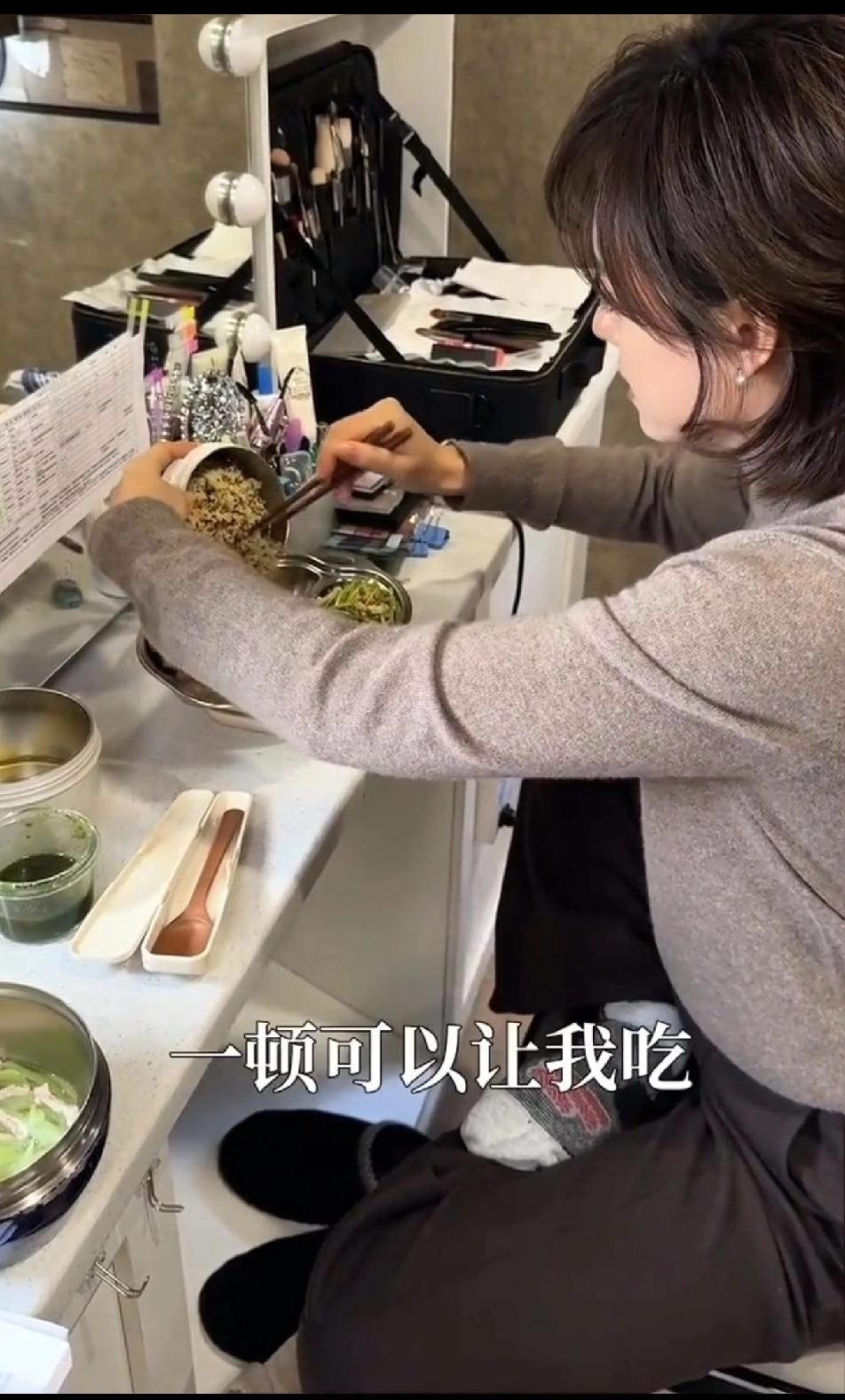 孙俪养生有点走极端了！吃个饭还得精准测量，营养师告诉孙俪吃饭不能超过150克，孙