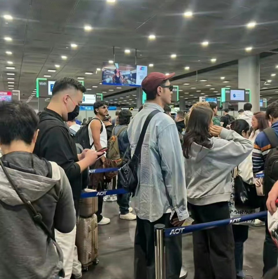 曝阮经天去韩国看女友并且女友小他21岁你怎么看👀曝阮经天女友小他21岁