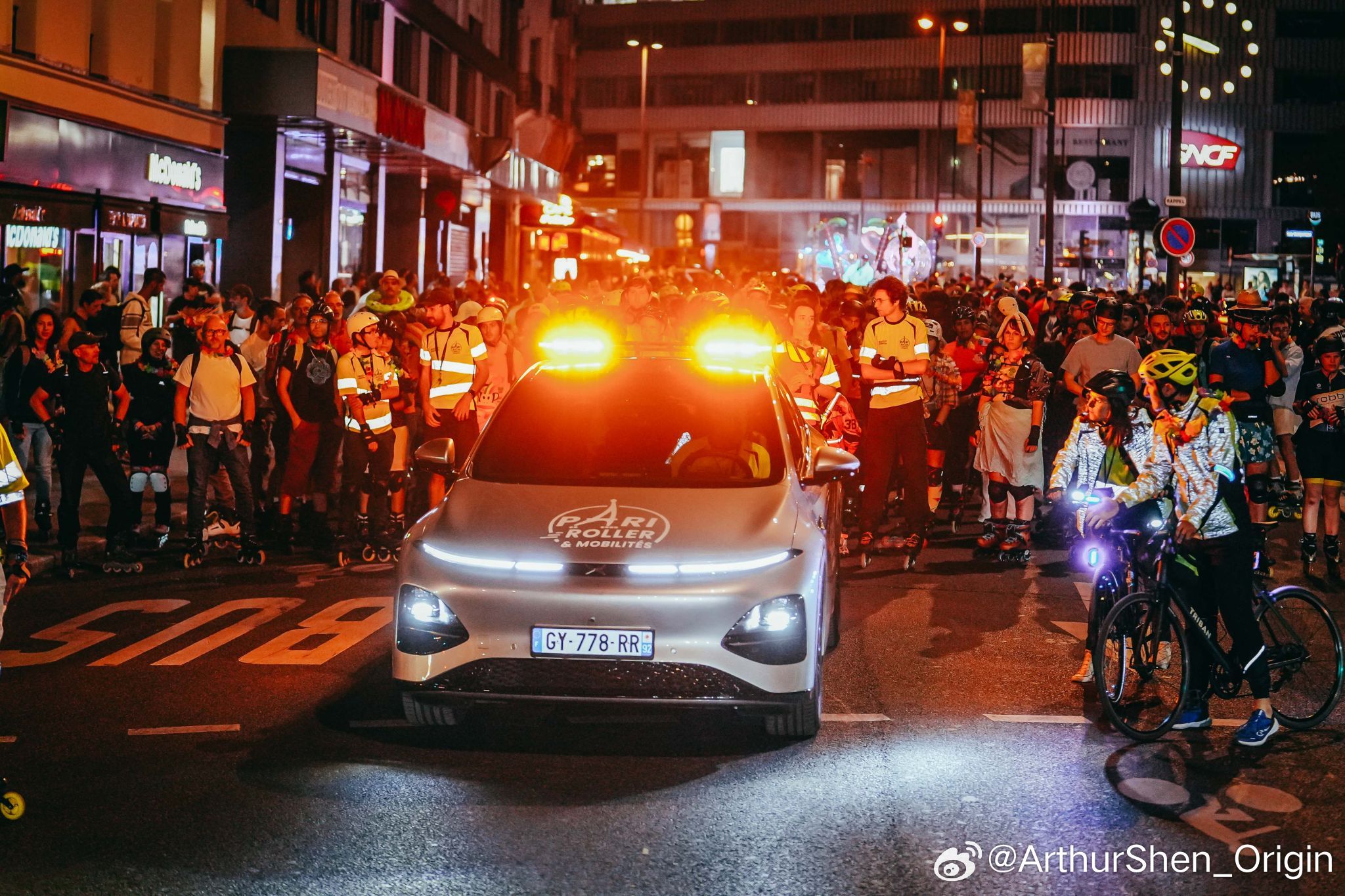 欧洲汽车市场小鹏到了欧洲完全变了个模样，太接地气了。上周，由Pari