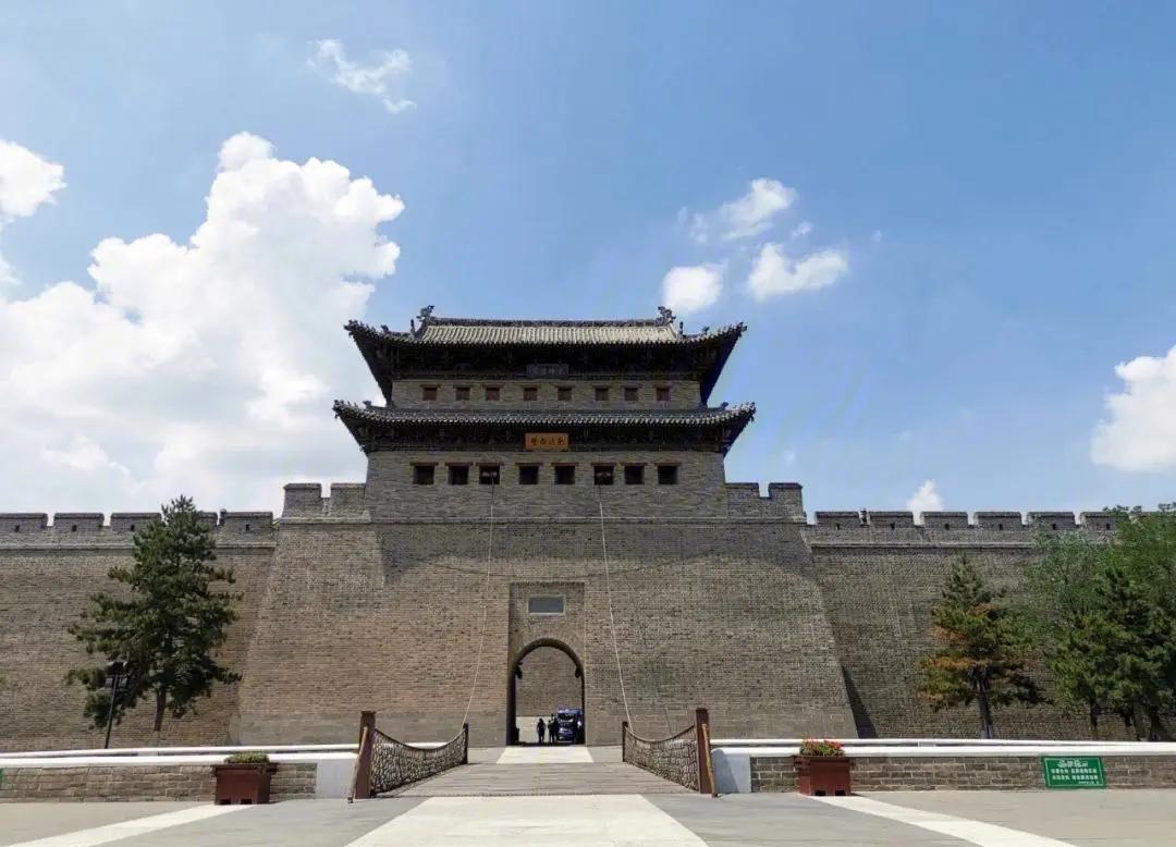 公元1449年8月15日，土木堡。一个20岁出头的瓦剌青年，带着两万骑兵，刚刚干