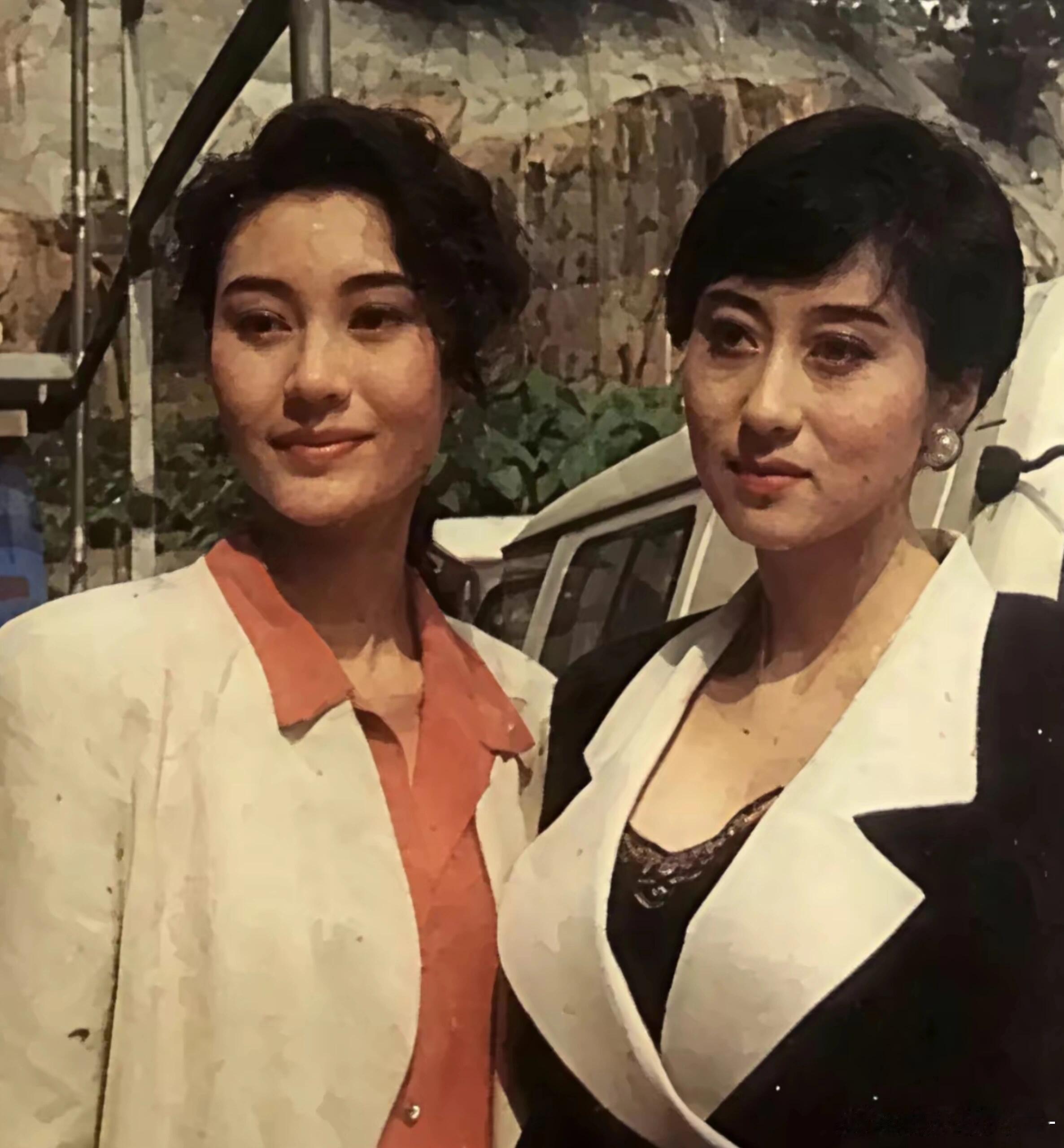 当年利智和李嘉欣的合影……