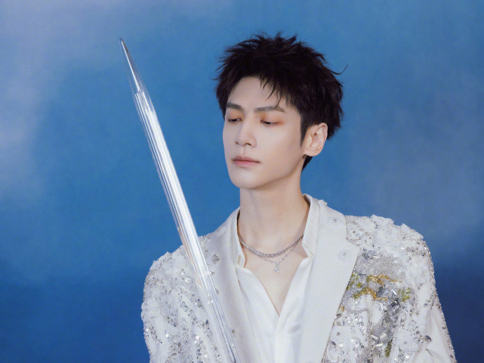 罗云熙🧣2025.12.14很开心能在“未完”的故事里和水龙吟的江湖好友们再聚