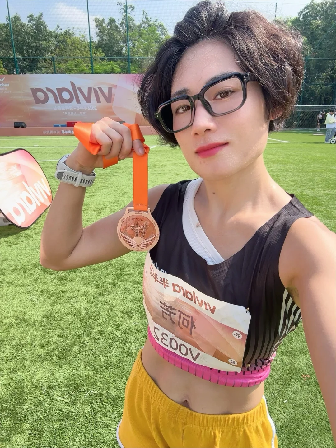 只有跑步🏃‍♀️才能唤醒我早起，从天不亮跑到日晒三杆！保持热爱，就像...
