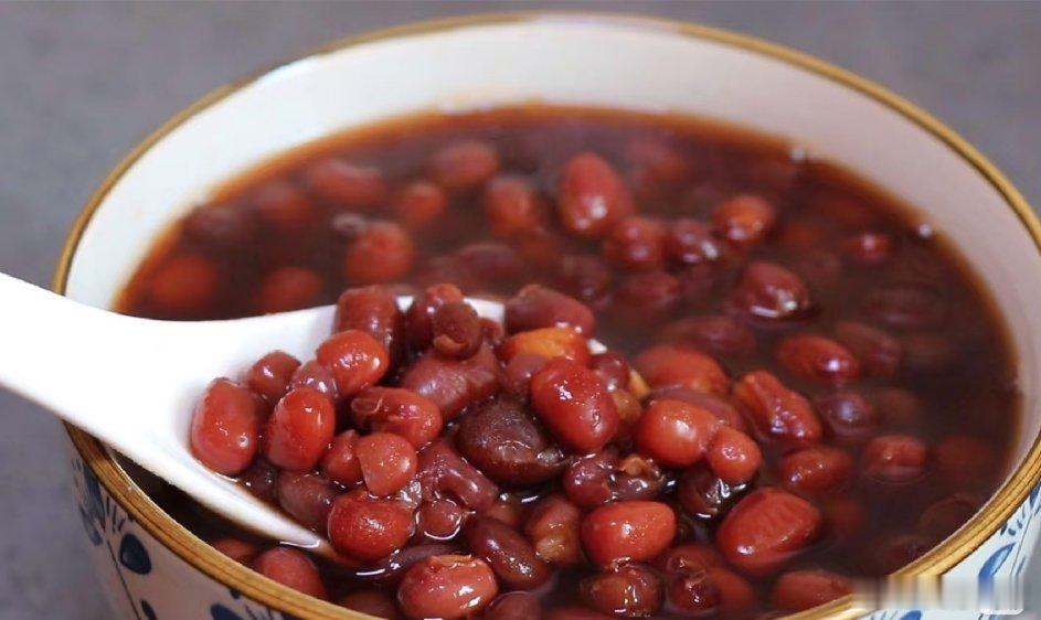 红豆快速软烂秘籍，轻松搞定厨房难题！宝子们，是不是每次煮红豆，都感觉像在经历一
