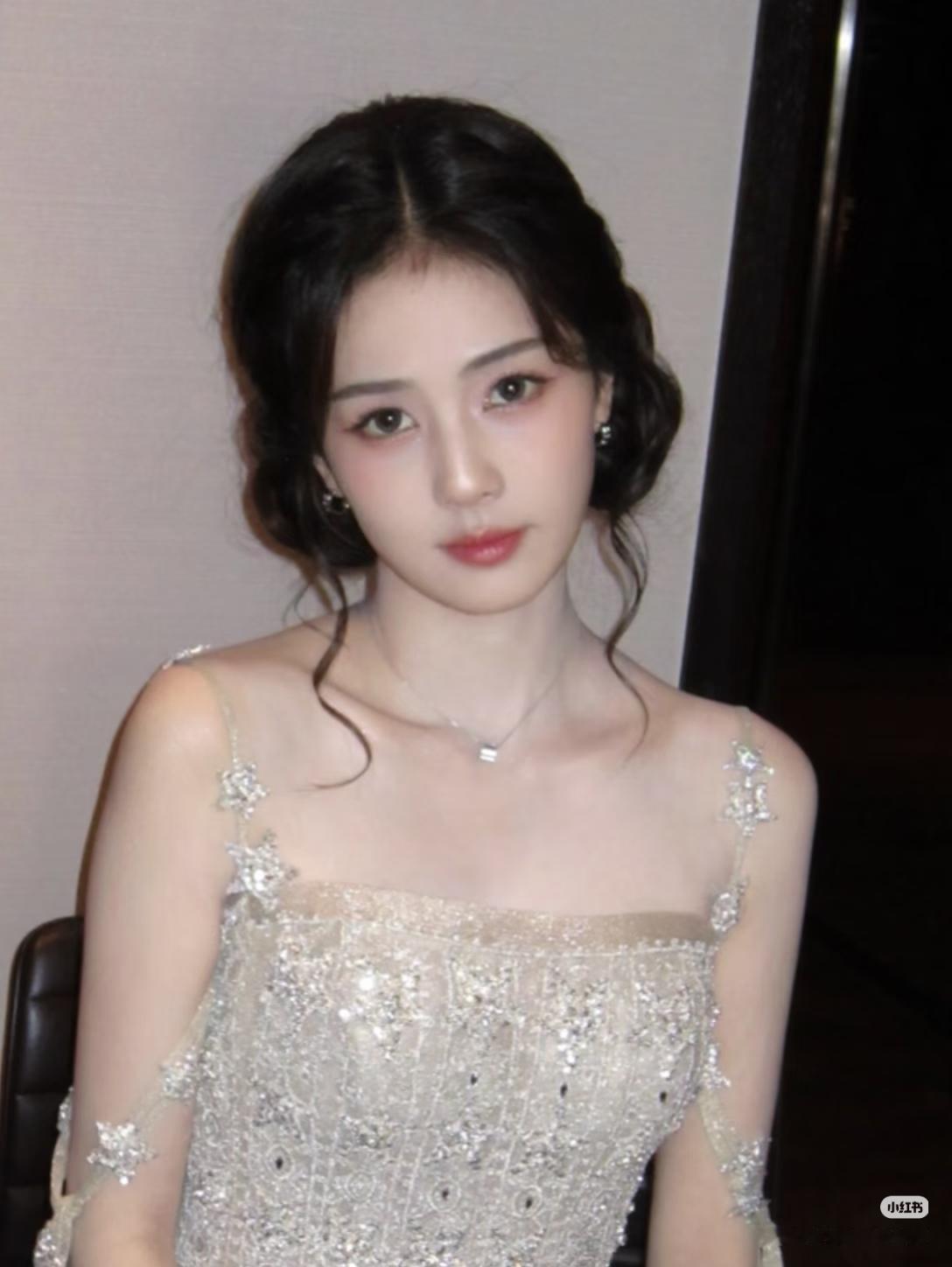 你真以为白鹿这事简单啊，仔细想想，既然敢站出来，就说明不是无的放矢，但是吧我