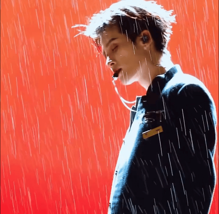 谁懂把音乐节开成个人演唱会的感觉？口哨一吹场馆雨也停了，这个救赎感!真不愧是檀