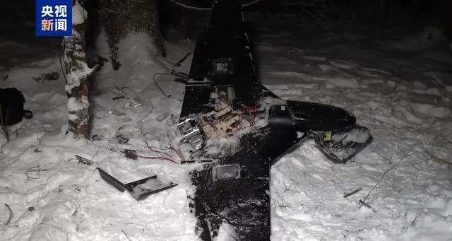 泽连斯基尴尬无比。2026年到来之际，泽连斯基给普京送来了大礼。2025年12月