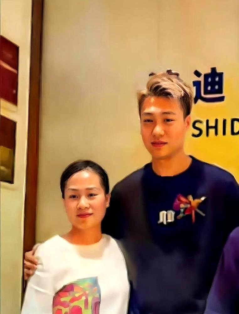 别再吹“生在罗马”了，CBA更衣室里没人聊这个。赵睿刚入选全明星首发，又拿了