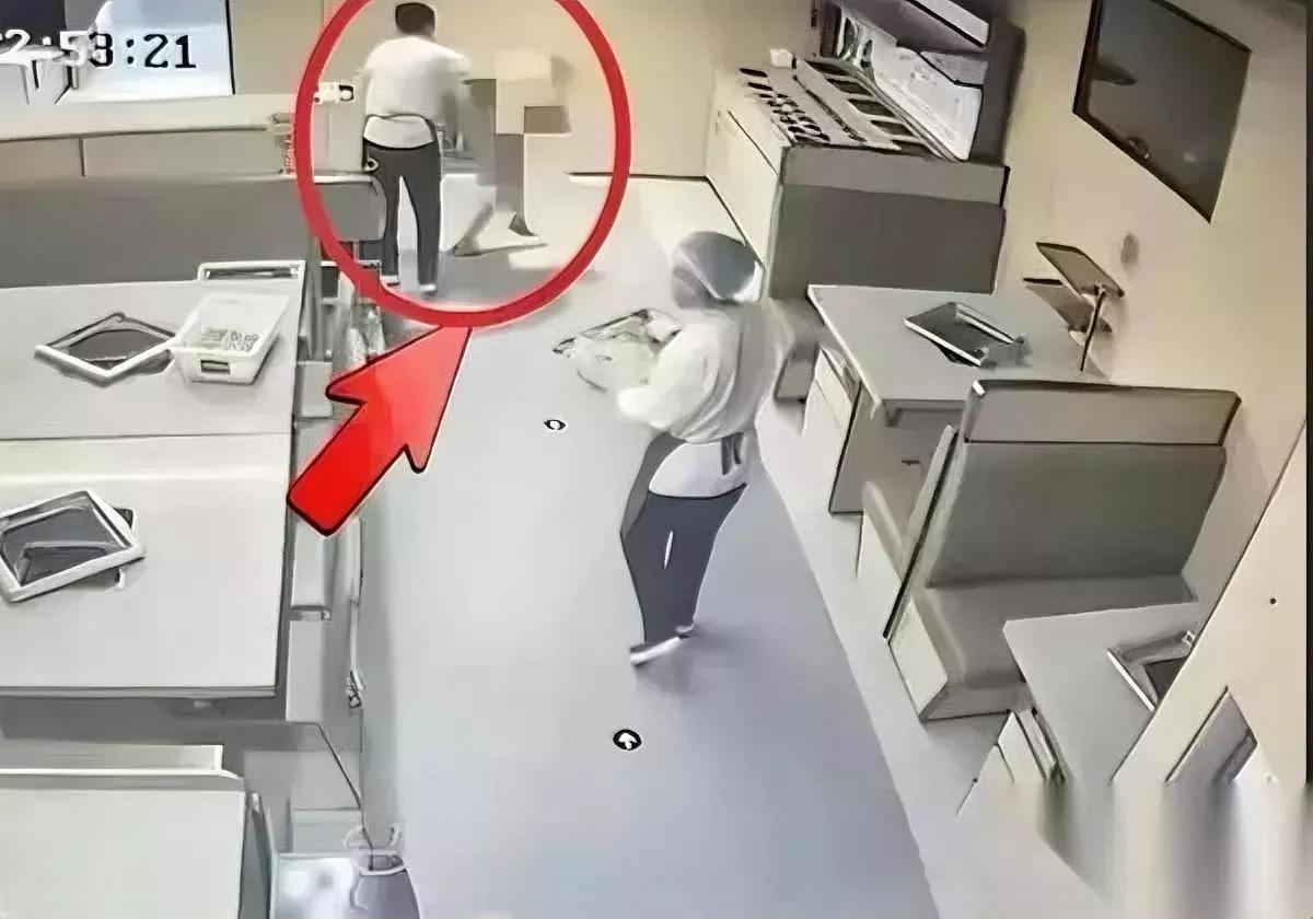 真的太离谱了三次提醒都不听现在反倒逼海底捞赔钱？天津这桩事我看完真的