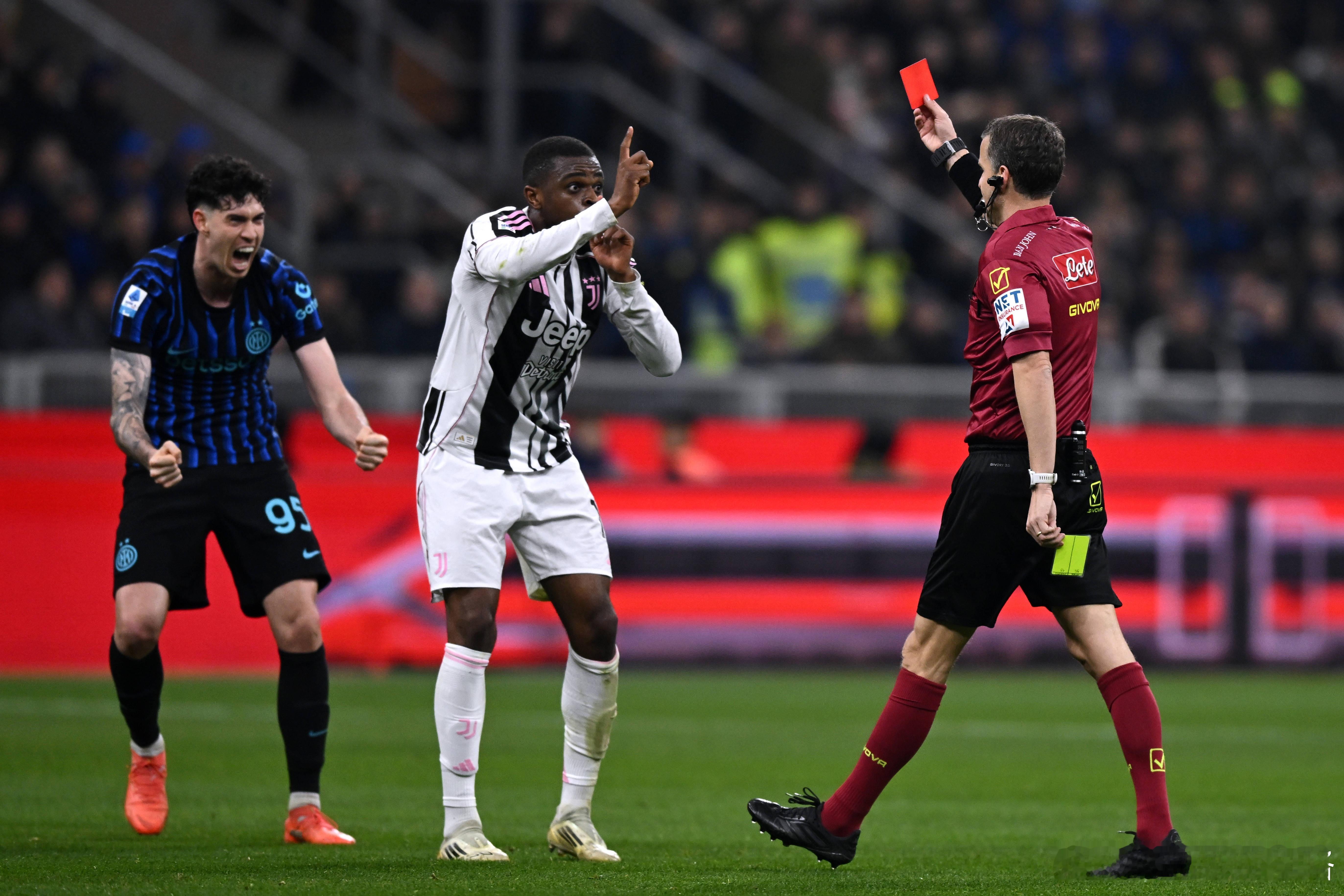 承认误判！意甲裁判高管：卡卢卢第二黄判罚错误，巴斯托尼假摔2月15日意甲第25轮